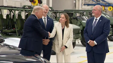 Trump visita fábrica da General Motors e afirma que tem sido "generoso" com a empresa