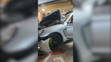 Porsche despista-se e destrói três carros em parque de estacionamento de hotel em Cascais