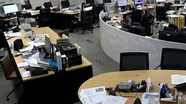 O momento em que sismo é sentido na redação da Japan News Network em Kumamoto