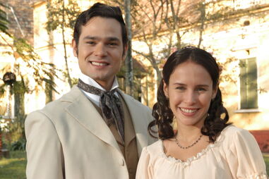 Gabriel (André Fusko) e Helena (Fernanda Nobre) em 'A Escrava Isaura'