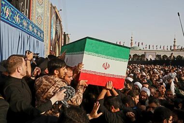 Cerimónias fúnebres de Khamenei ajudaram o regime a mostrar unidade
