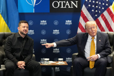 Momento em que Trump chama "Putin" a Zelensky, esta quarta-feira, durante conferência de imprensa em na Ancara, na Turquia