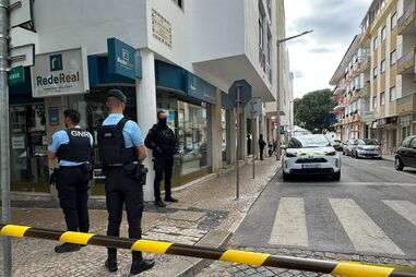 Homem armado barrica-se numa casa com ex-mulher e filha bebé de 6 meses