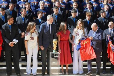 Felipe VI fala em "triunfo épico" de Espanha e Sánchez sonha com vitória em 2030