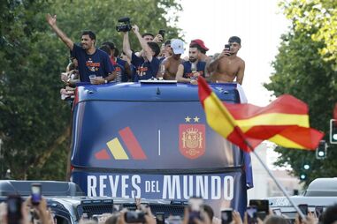 Mais de um milhão de pessoas nas ruas de Madrid saúdam campeã Espanha