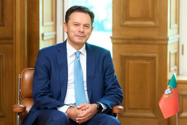Polémicas do Governo de Montenegro chegam aos jornais espanhóis