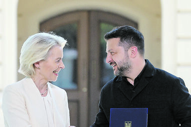 Ursula von der Leyen, presidente da Comissão Europeia, e Zelensky, Presidente da Ucrânia