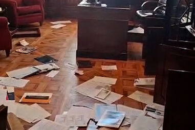 Gabinete de André Ventura na Assembleia da República vandalizado