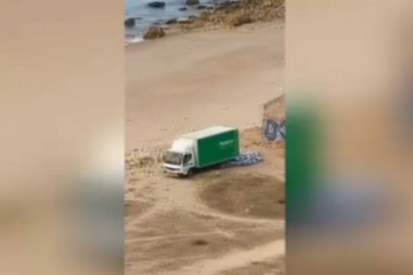 GNR apreende droga e depósitos de combustível na Praia da Boca do Rio em Vila do Bispo