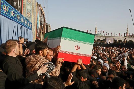 Cerimónias fúnebres de Khamenei ajudaram o regime a mostrar unidade