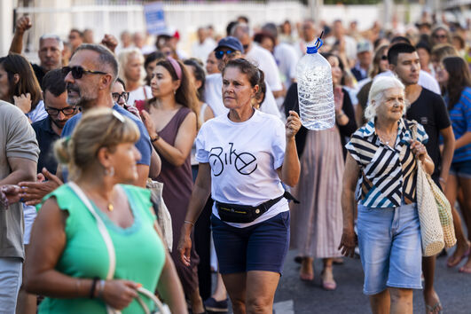 Desespero por falta de água já levou a protestos no concelho almadense.