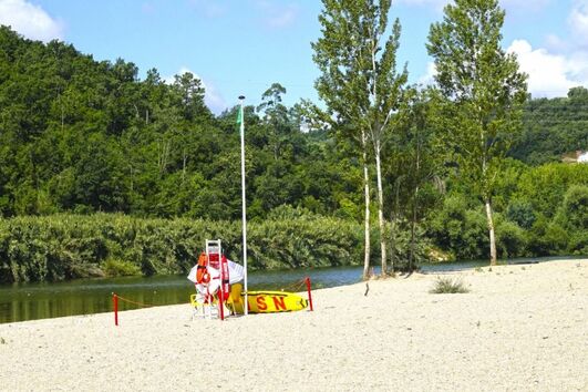 Criança estava na praia do Rebolim