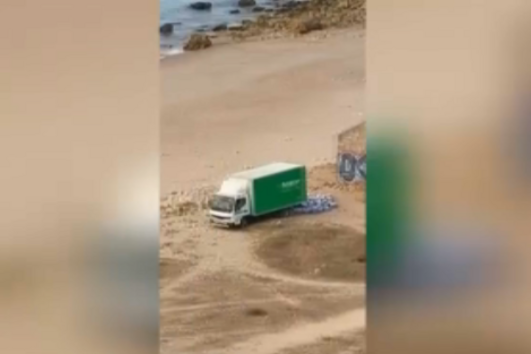 GNR apreende droga e depósitos de combustível na Praia da Boca do Rio em Vila do Bispo