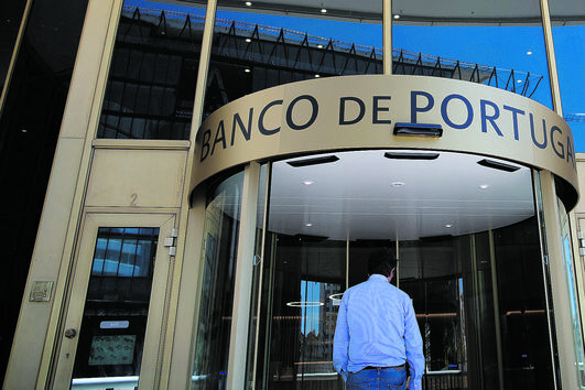 Taxa dos novos depósitos a prazo caiu de forma consecutiva desde janeiro de 2024 até agosto de 2025