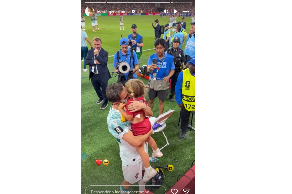 Inês Degener Tomaz, mulher de Bernardo Silva, com a filha Carlota