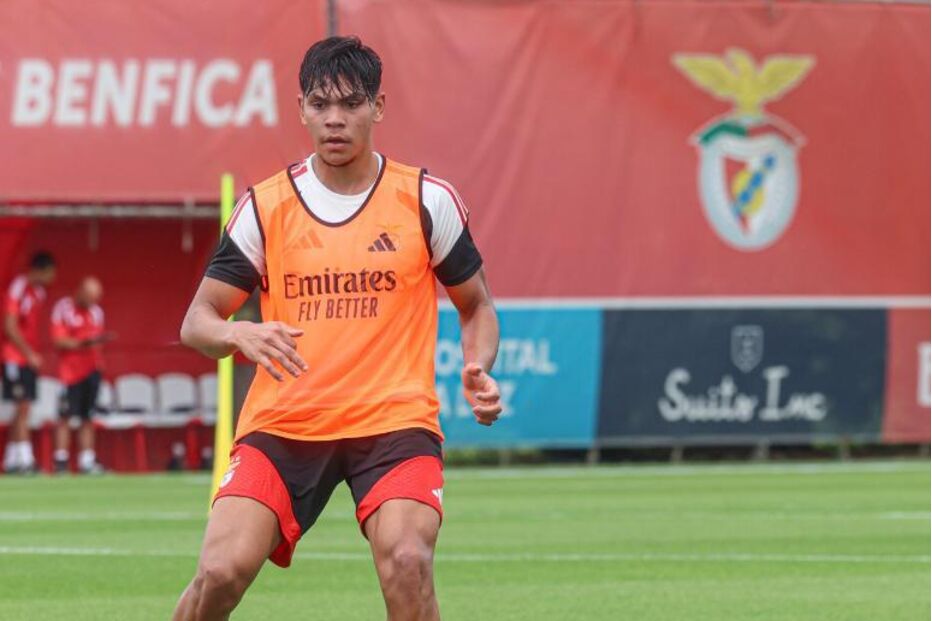 Central de 17 anos chega à Luz para discutir um lugar com António Silva, Tomás Araújo e Lenglet