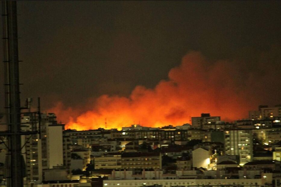 Grande incêndio em Setúbal