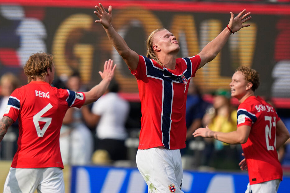 Erling Haaland bisou na partida frente ao Brasil