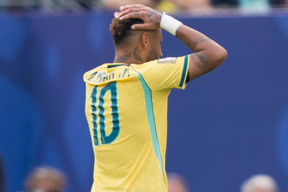 Neymar assume que chegou ao fim o seu sonho de conquistar o título de campeão do mundo pelo Brasil