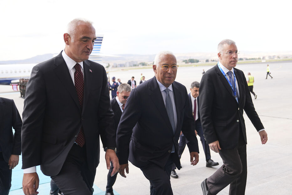 O presidente do Conselho Europeu, António Costa, ao centro, chega à cimeira da NATO em Ancara, na Turquia, na terça-feira, 7 de julho de 2026