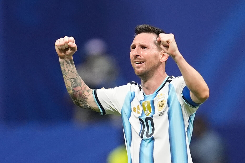 O argentino Lionel Messi (10) comemora no final do jogo das oitavas de final do Campeonato do Mundo de futebol entre a Argentina e o Egito, em Atlanta, na terça-feira, 7 de julho de 2026