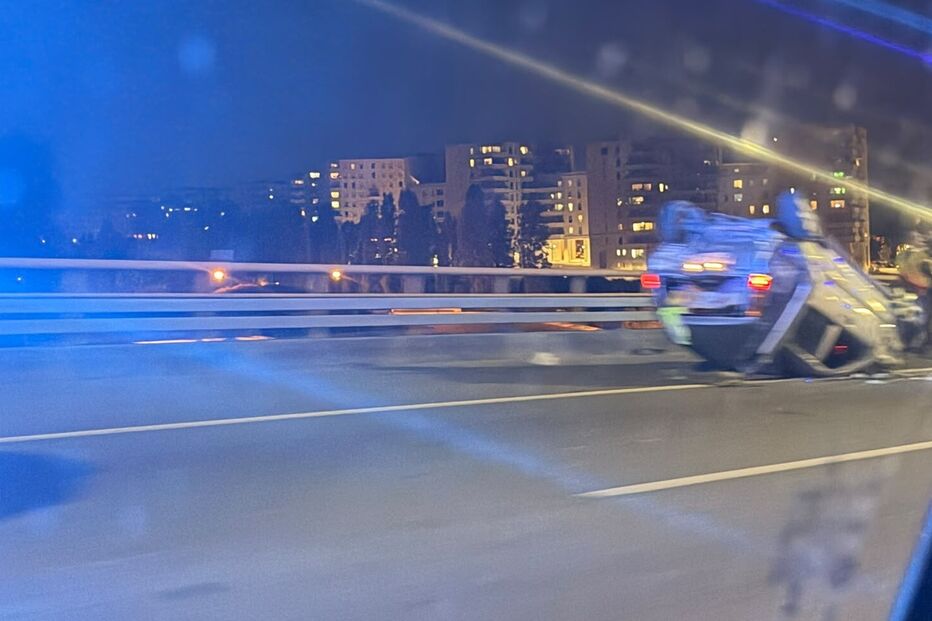 Despiste seguido de capotamento resulta em três feridos no Eixo Norte-Sul em Lisboa 