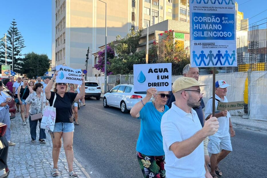 População desespera por água em Almada