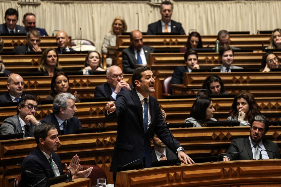 Hugo Soares no Parlamento sobre exames nacionais