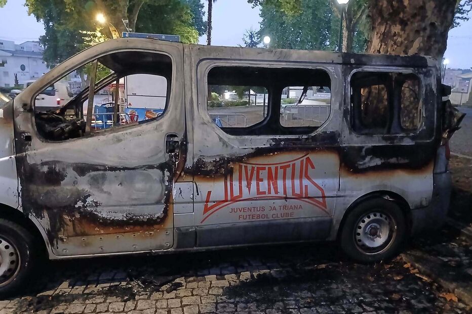 Viatura ficou com danos evidentes