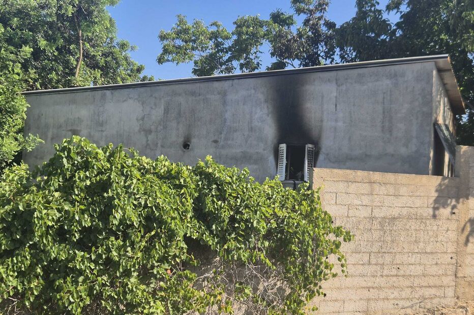 Casa consumida pelas chamas ficou inabitável