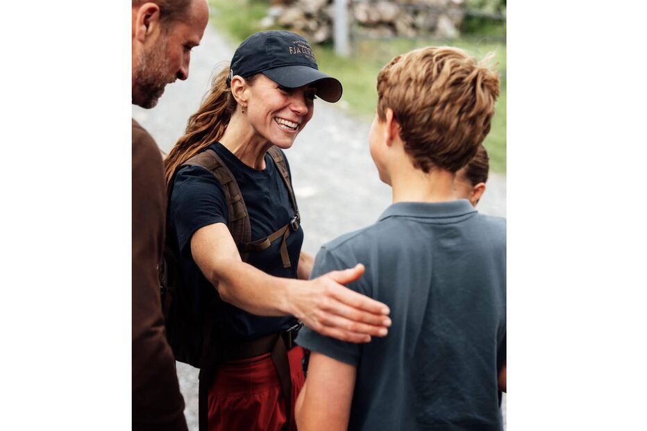 Kate Middleton e família num evento com significado especial