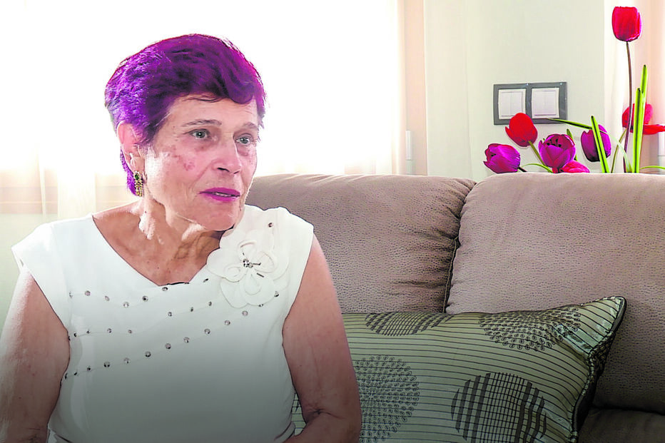 Emília dos Santos, hoje com 82 anos, vive com o companheiro, em Alhos Vedros, o local que a viu crescer. Uma vida que dava um filme 