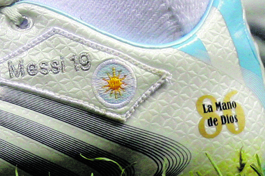 Bota de Messi no Mundial de 2006 homenageava a 'Mão de Deus'