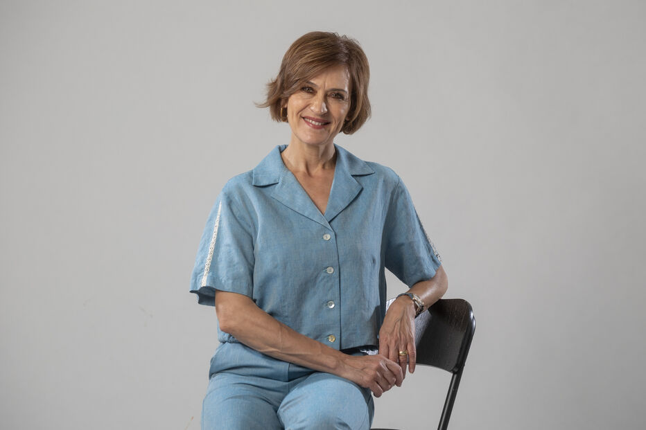 Fátima Lopes em conjunto azul fala sobre amor e liberdade