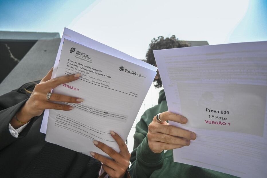 Professores classificam exames nacionais de Português em dia crucial