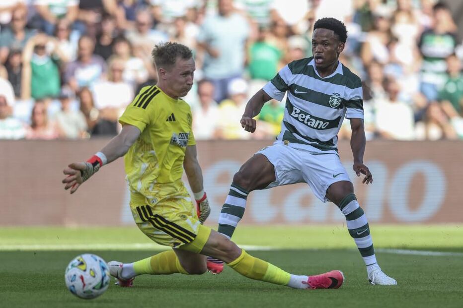 Sporting goleia campeão escocês Celtic no Algarve com 'bis' de Daniel Bragança