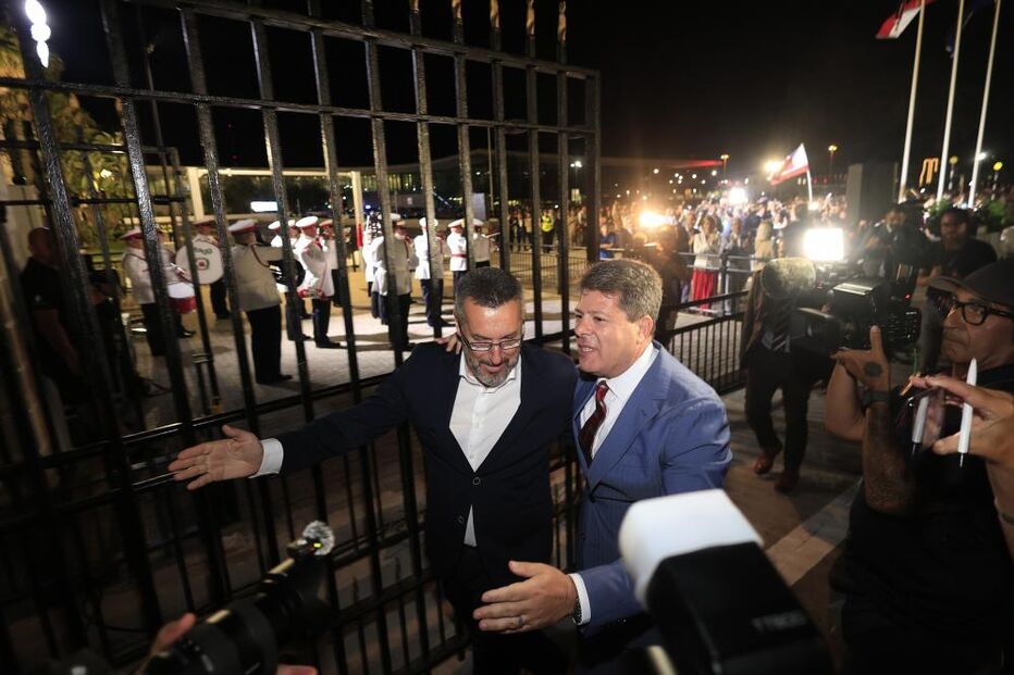 Milhares de pessoas celebram fronteira livre e sem vedação em Gibraltar