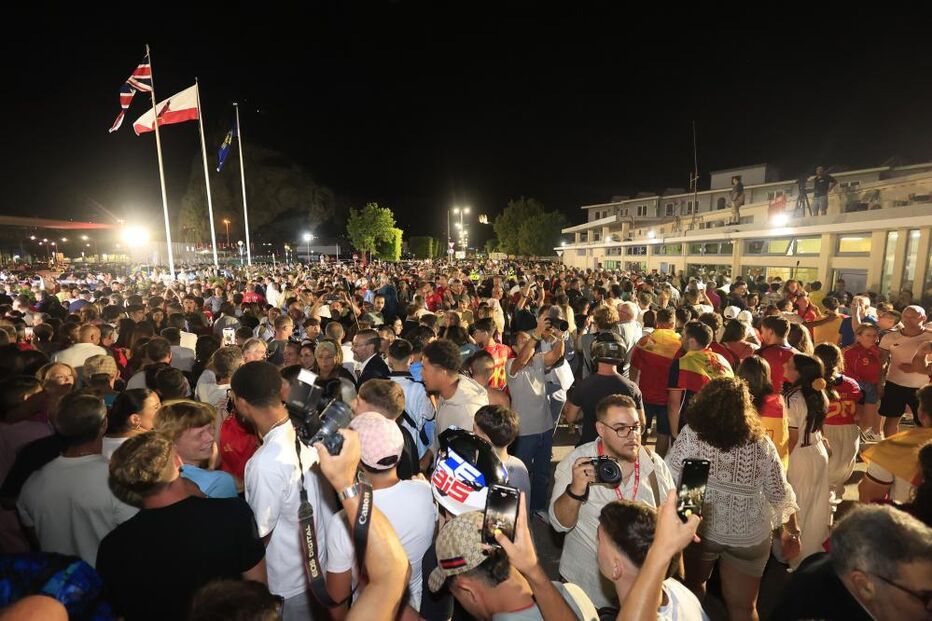 Milhares de pessoas celebram fronteira livre e sem vedação em Gibraltar