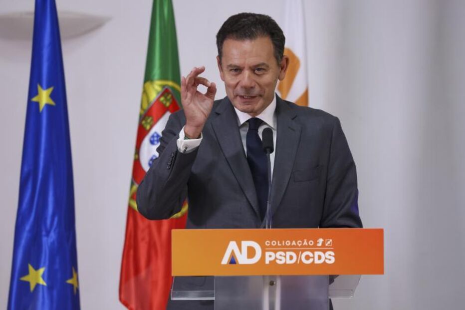 Montenegro acusa professores de perturbar processo político