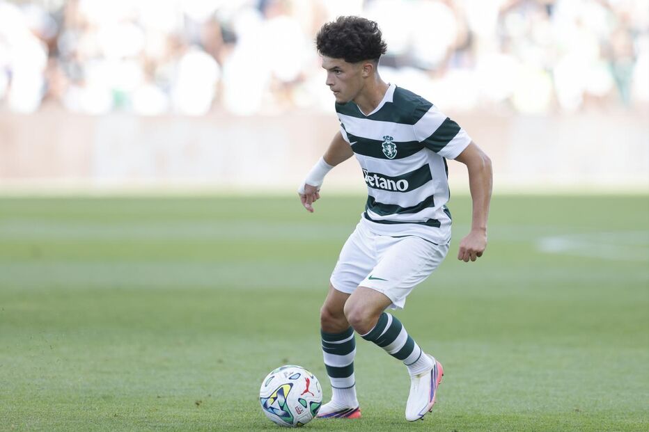 Flávio Gonçalves foi titular no jogo de preparação com o Celtic