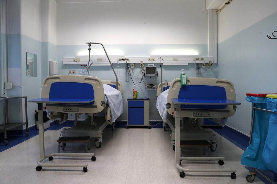 Hospital, camas, internamentos, doentes xxx