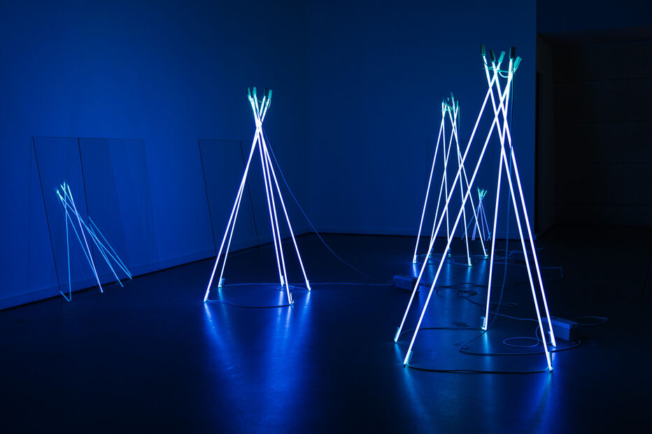 Instalação de luzes azuis na Festa da Arte Contemporânea em Vila Nova de Cerveira