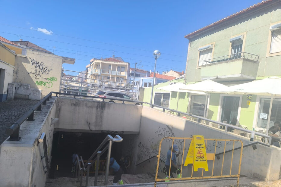 Queda em escadas de acesso a um túnel em Baixa da Banheira