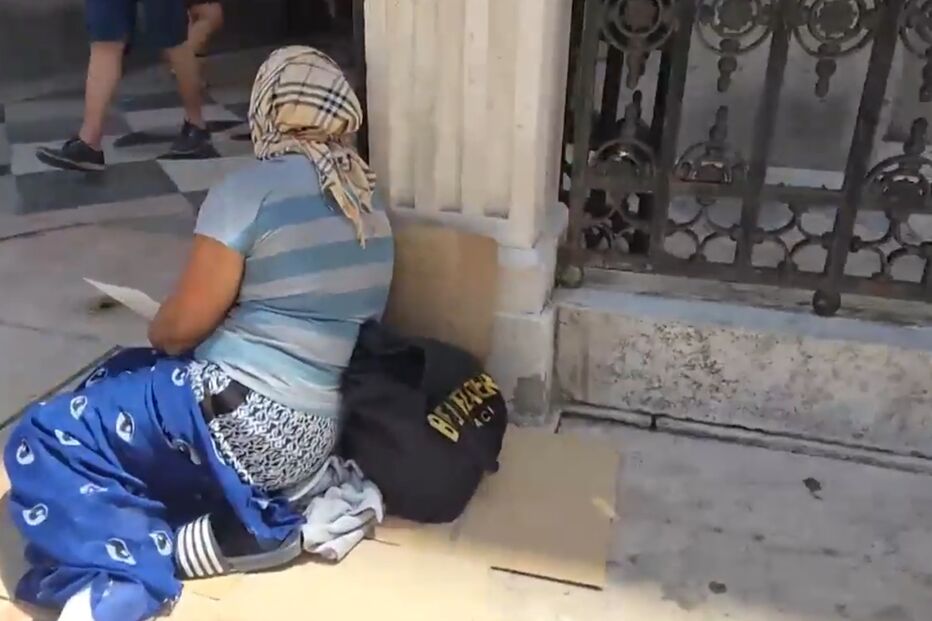 Mulheres de nacionalidade estrangeira vivem em acampamentos improvisados e pedem esmolas nas zonas nobres de Lisboa