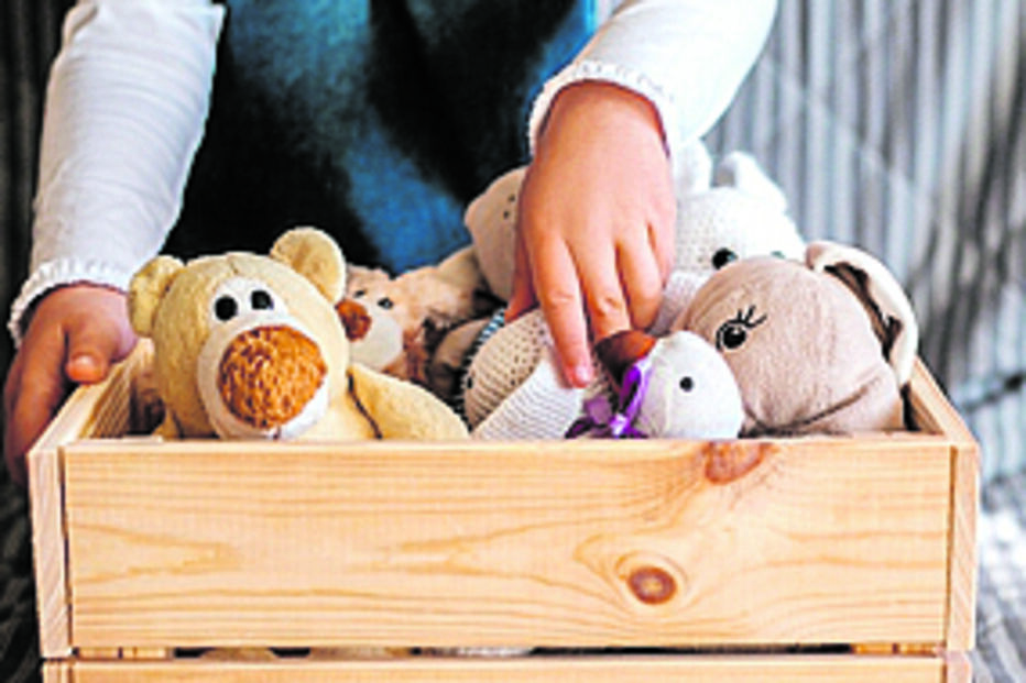 Criança com brinquedos
