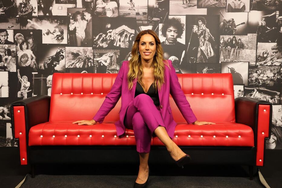 Janete Frazão em estúdio da Correio da Manhã Rádio