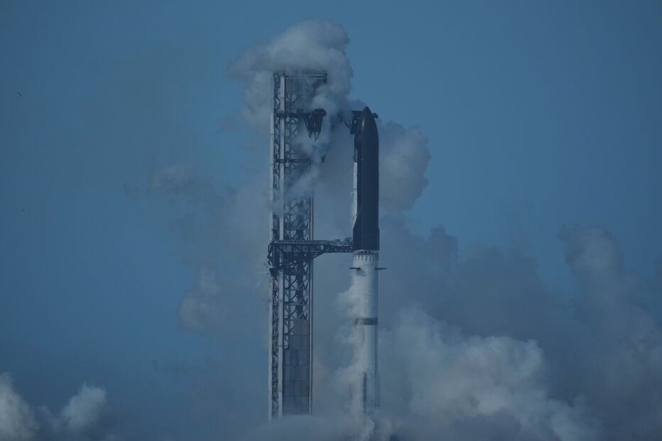 Falha nos motores leva a cancelamento de descolagem de mega-foguetão da SpaceX