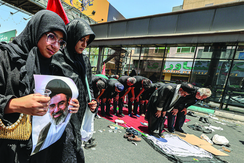 As cerimónias fúnebres decorreram entre os dias 3 e 10 de julho, em três cidades iranianas