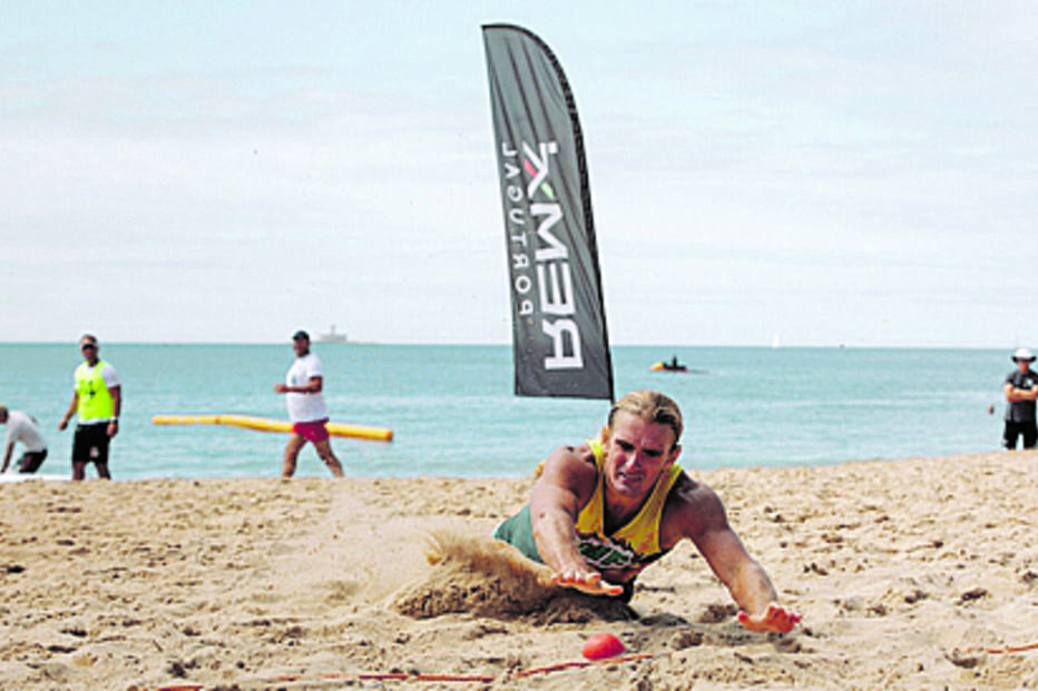 Provas começam com uma corrida na areia e segue-se um percurso de remada no mar