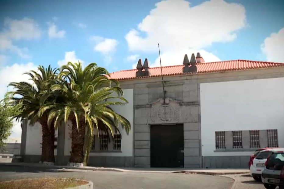 Cabecilha de rede de prostituição ligava na prisão à mãe para continuar a gerir o negócio